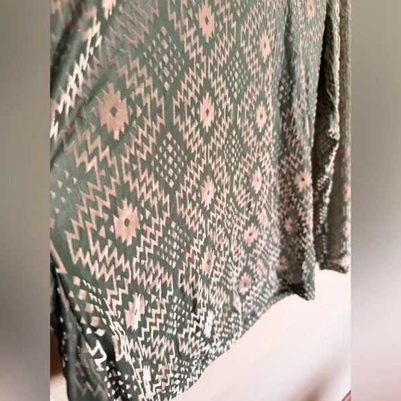 Long Sleeve Aztec-Print Crewneck Top - Sage & Silver Medium - Picture 2 of 8